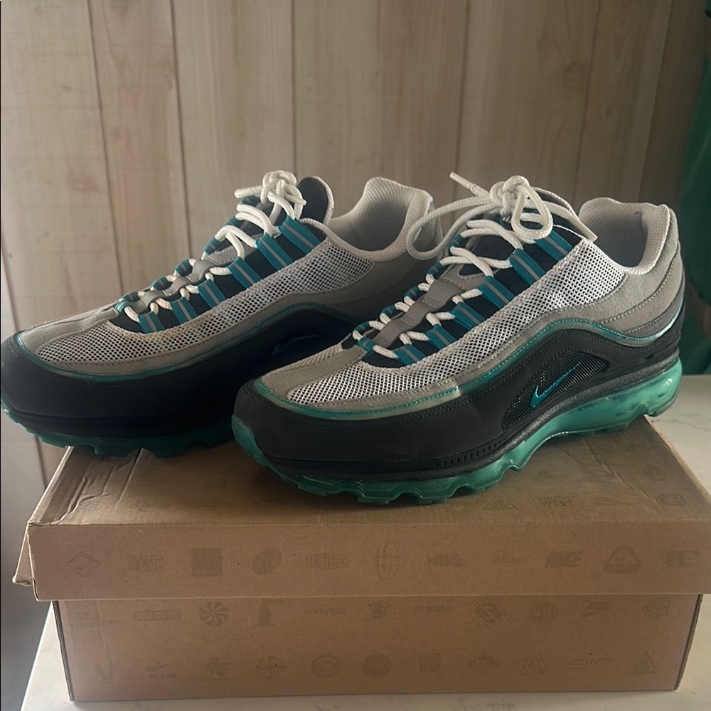Nike Air Max 24-7, Size 11, Color NTRL GRY/GLSS BL-MDM GRY-CL GR